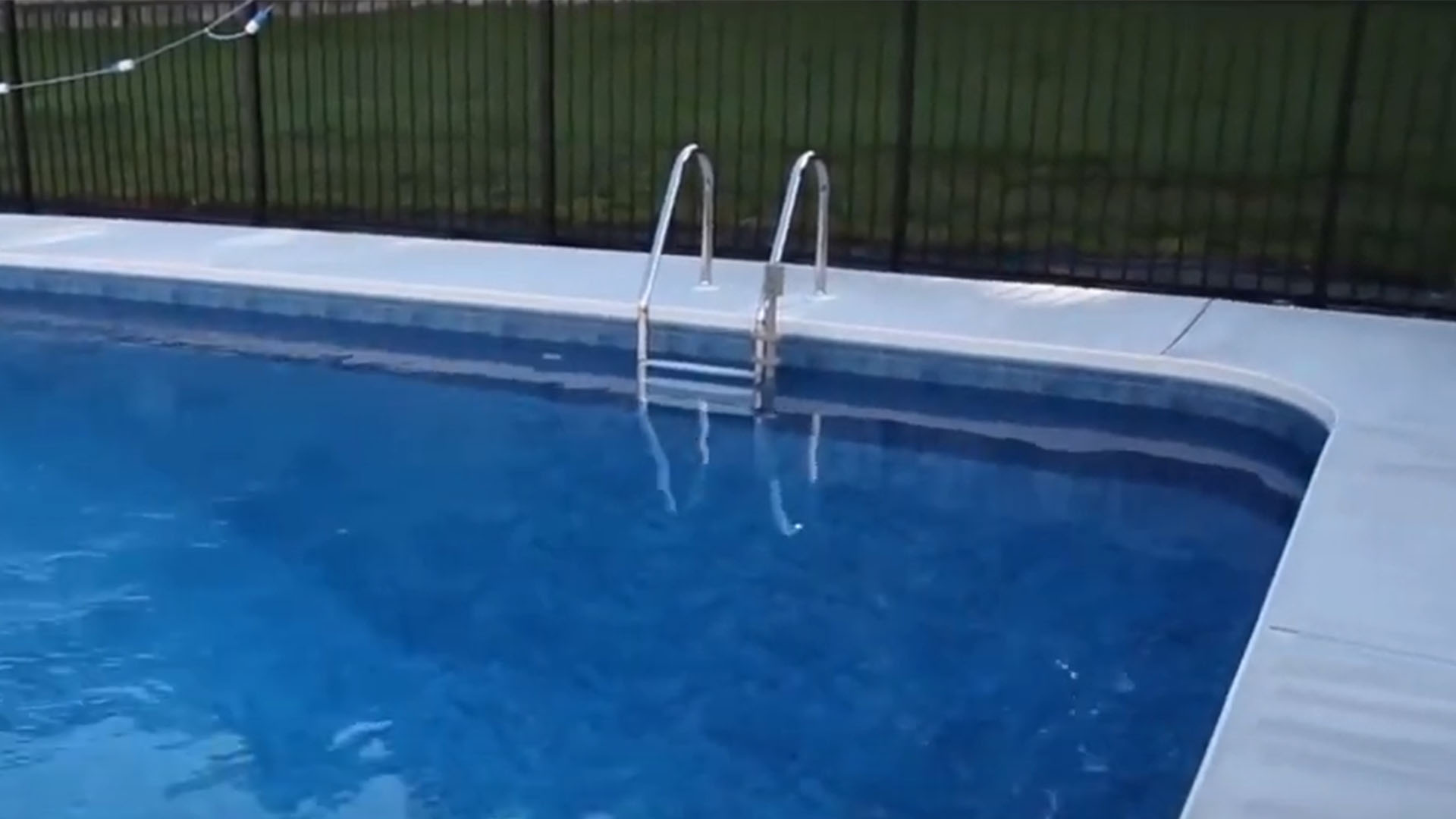 Échelle de marches pliante facile à installer pour piscine